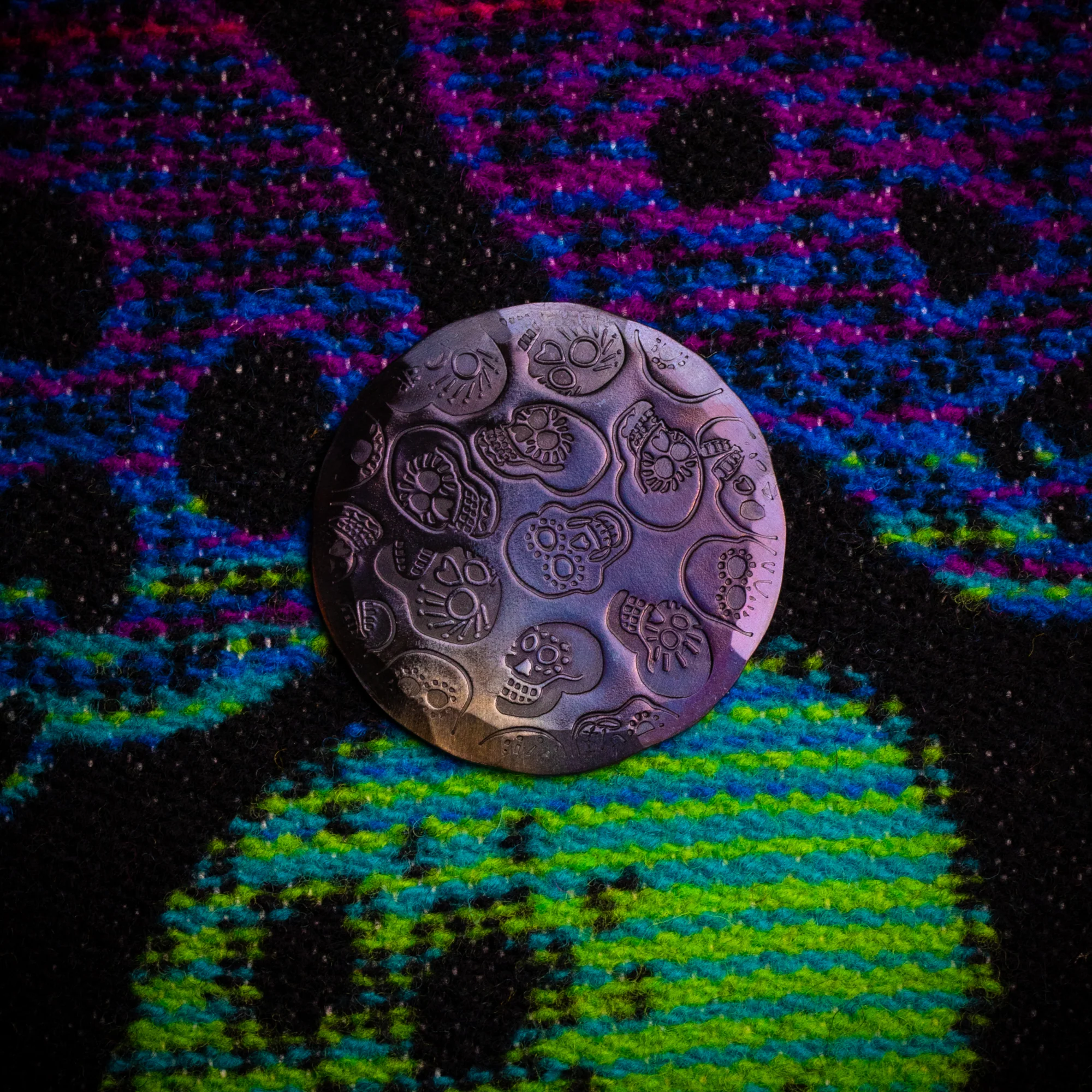 Hand Forged® Pendleton® Sugar Skulls Ball Marker - Oil Can - Image 4